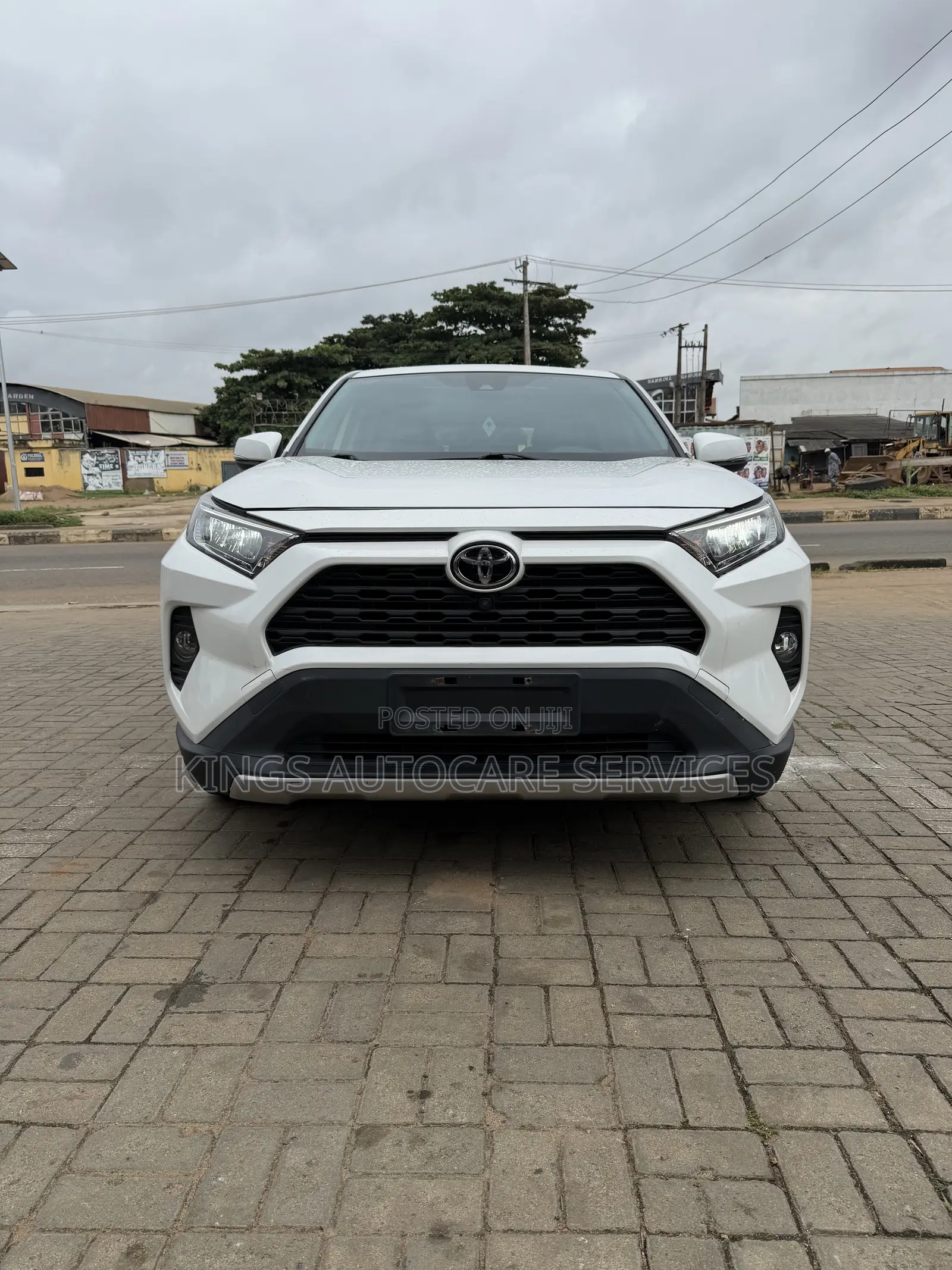 Toyota RAV4 XLE Premium 2021 White