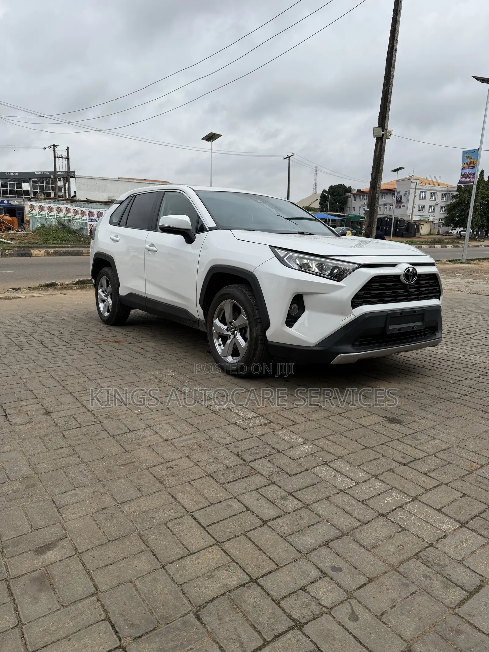 Toyota RAV4 XLE Premium 2021 White