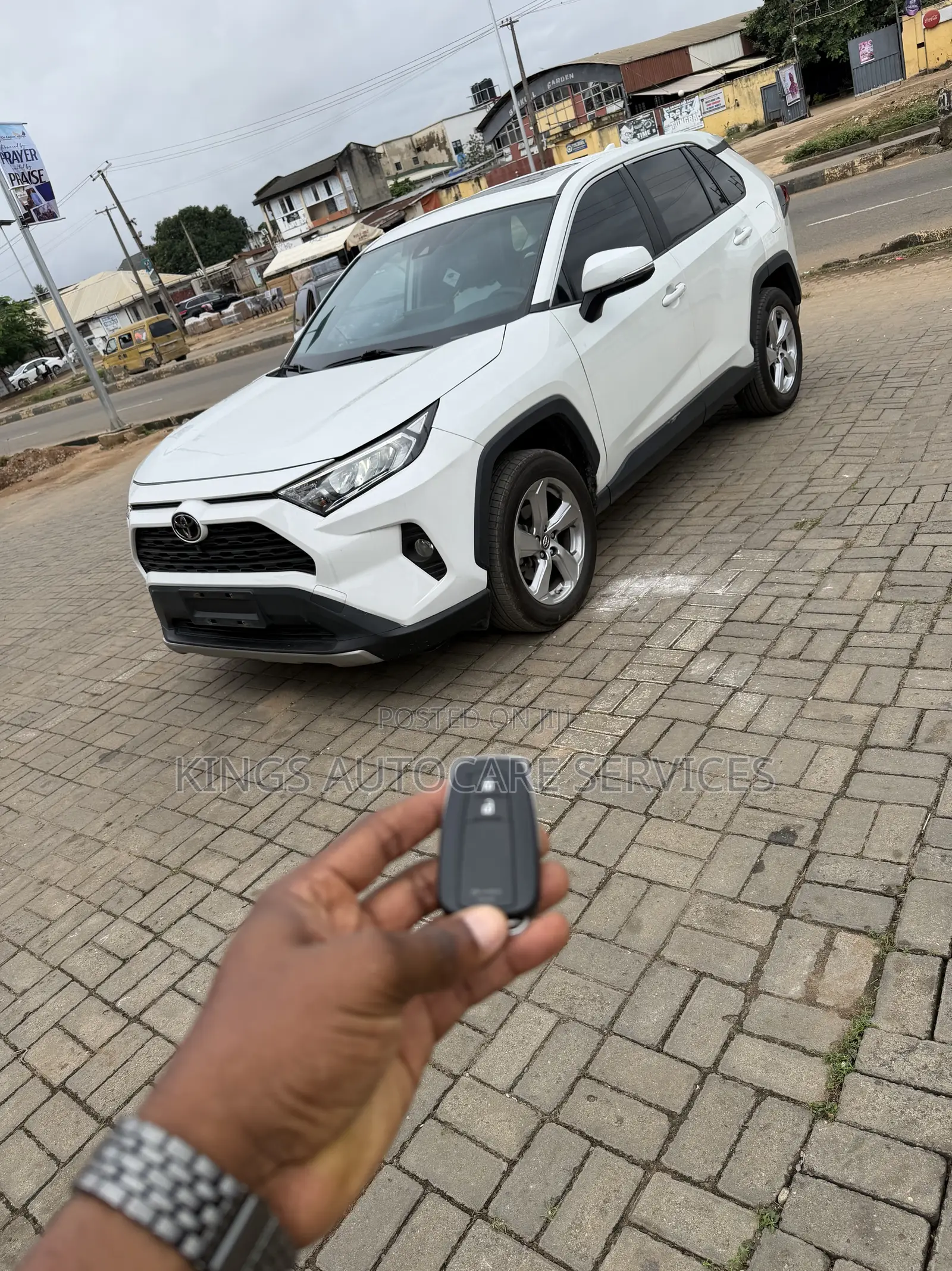 Toyota RAV4 XLE Premium 2021 White
