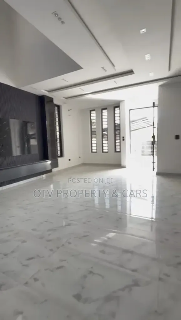 Furnished 5bdrm Duplex in Lekki Phase 1 for sale