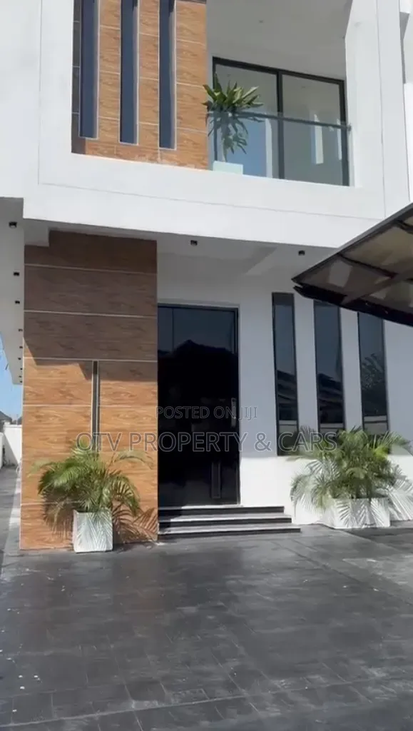 Furnished 5bdrm Duplex in Lekki Phase 1 for sale