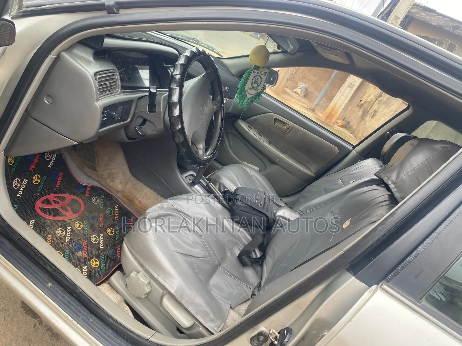 Toyota Camry LE 4dr Sedan (2.4L 4cyl 5M) 2002 Silver