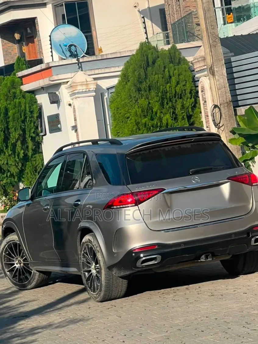 Mercedes-Benz GLE-Class 2022 Gold