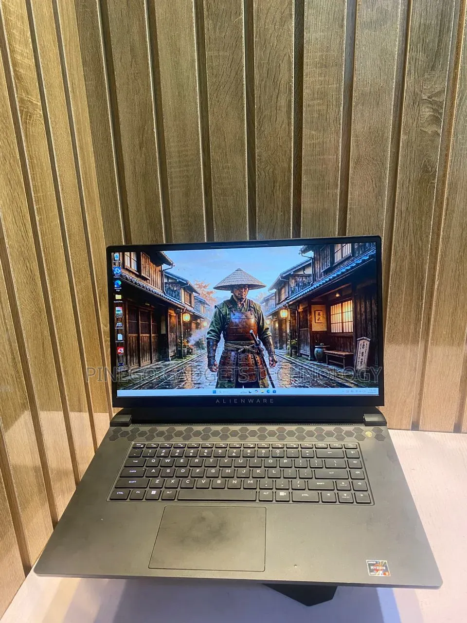 Laptop Dell Allienware M18 R1 32GB AMD Ryzen 9 SSD 1T