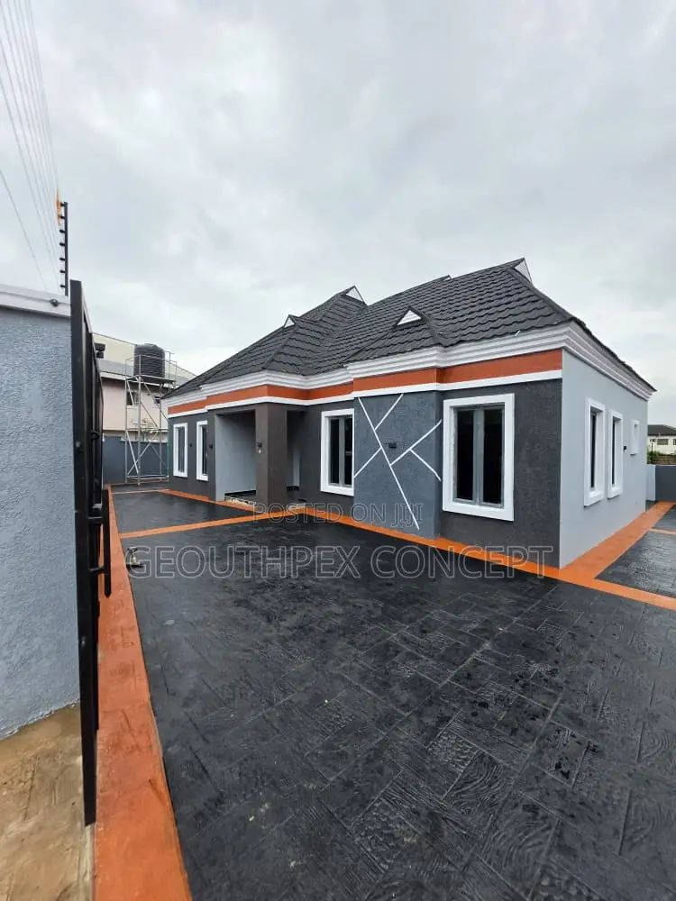 4bdrm Bungalow in Akoto Estate for sale