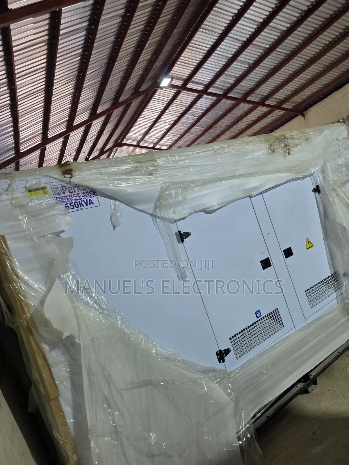 England Perkins Diesel Soundproof Generator Sp650kva 2years Wty