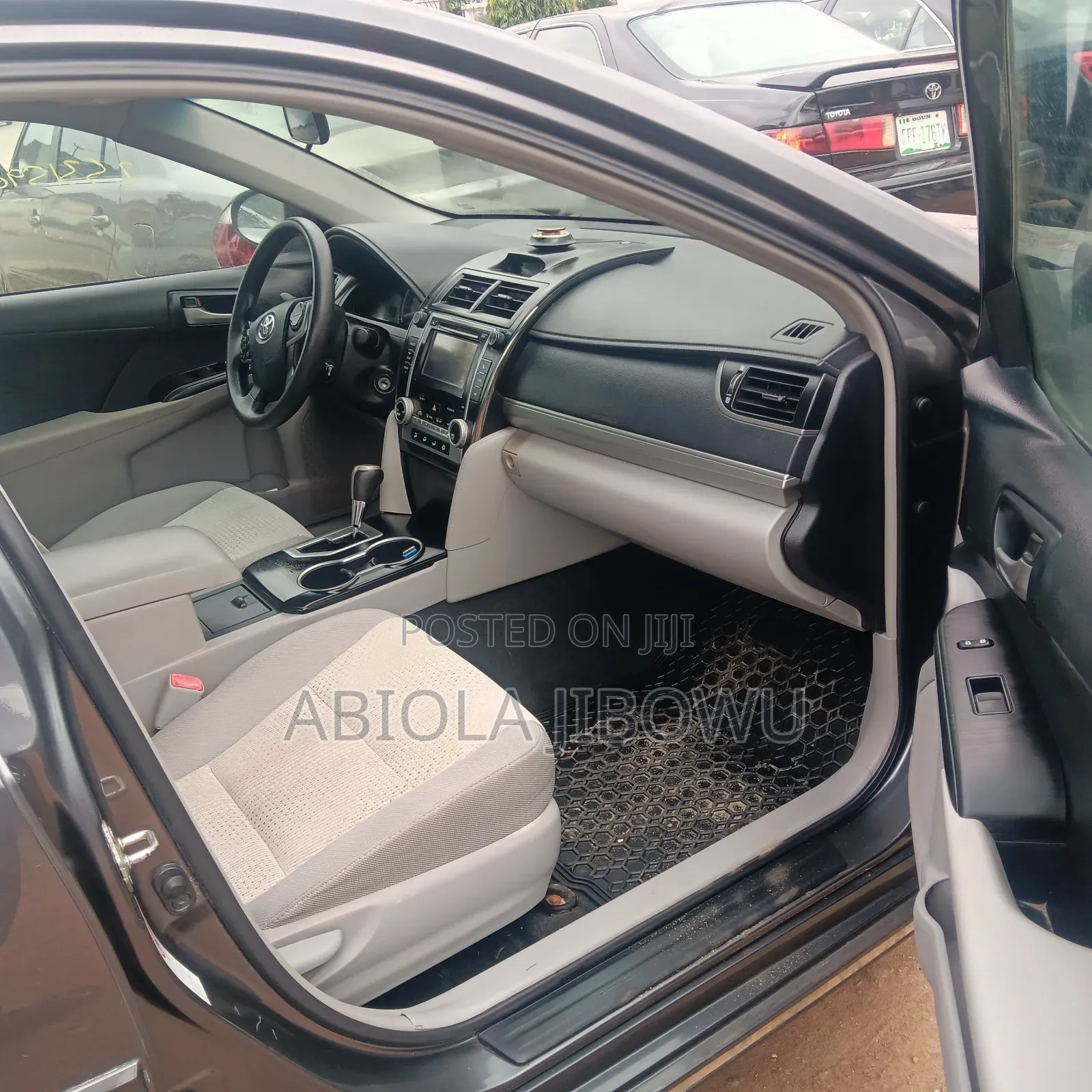Toyota Camry LE 4dr Sedan (2.5L 4cyl 6A) 2013 Gray