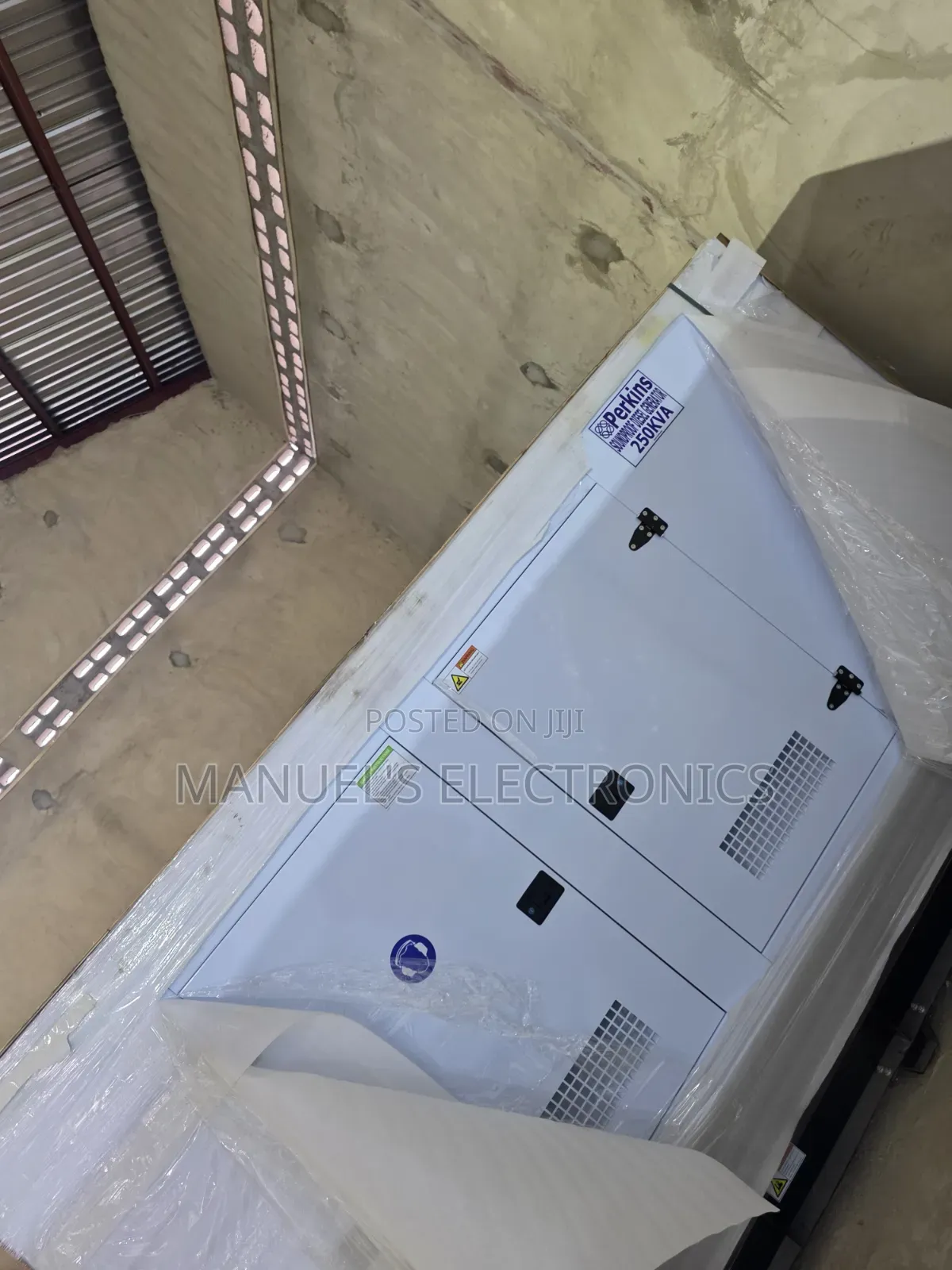《》Heavy Duty Sp250kva Perkins Diesel Soundproof Generator 2years Wty