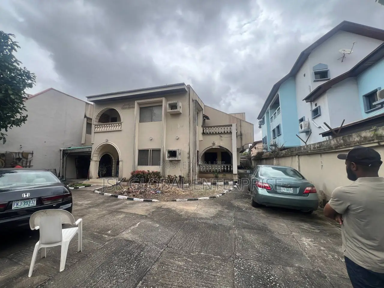 5bdrm Duplex in 2Nd Avenue Estate for rent