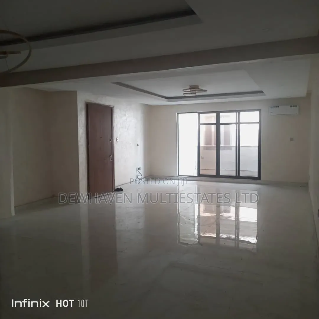 3bdrm Apartment in Queen'S Court, Ikoyi S.W for rent