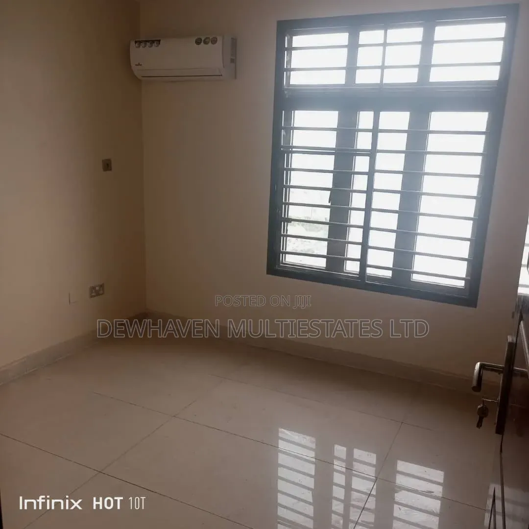 3bdrm Apartment in Queen'S Court, Ikoyi S.W for rent