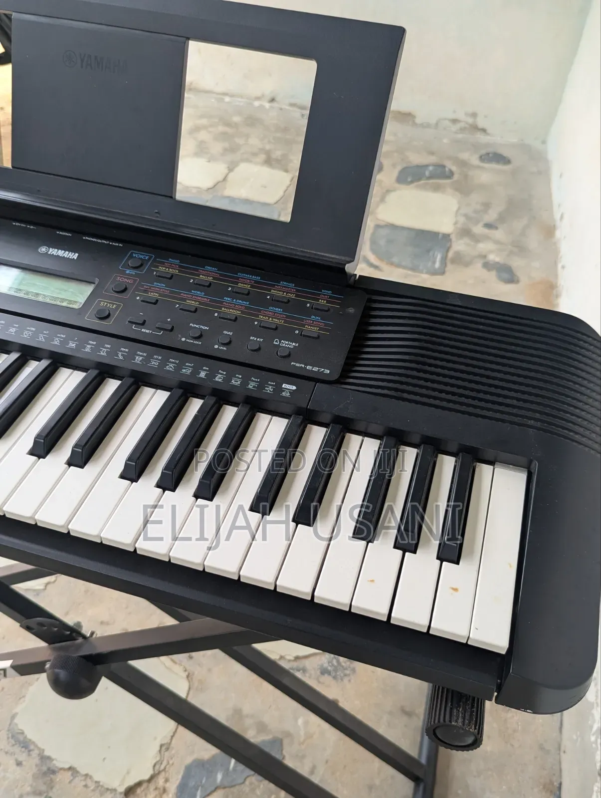 Yamaha PSR-E273 Keyboard