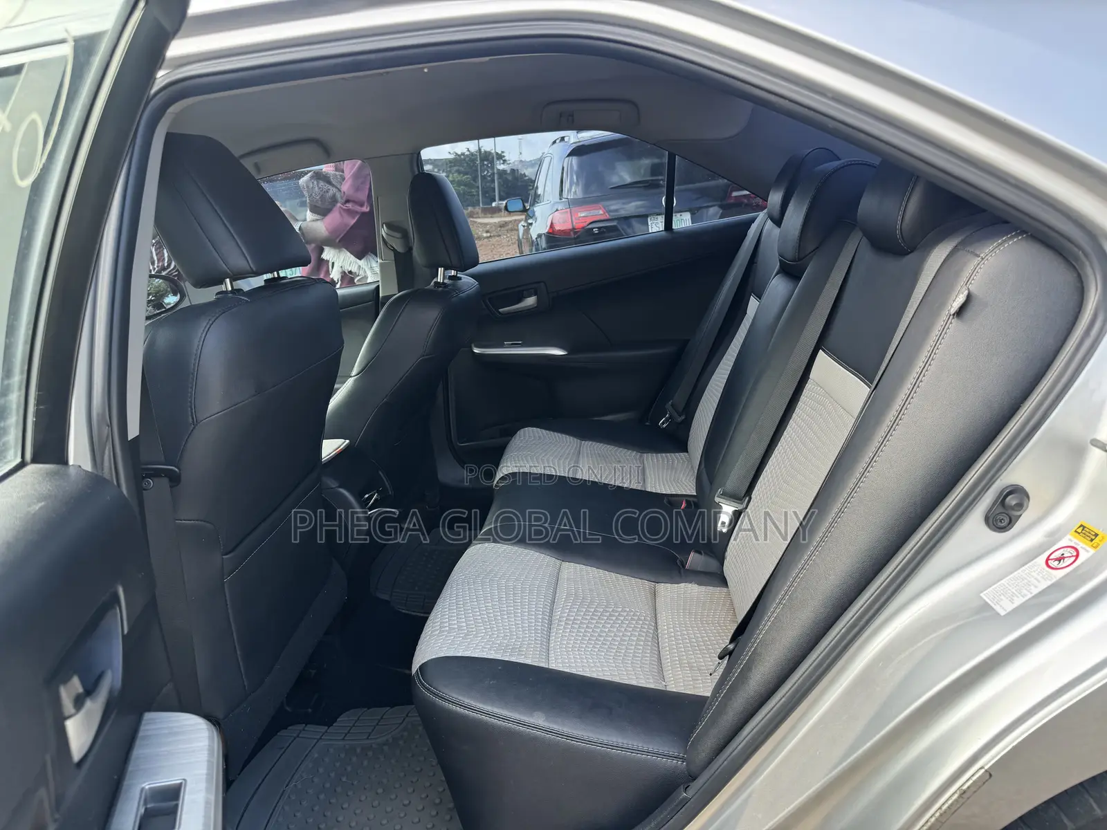 Toyota Camry SE 4dr Sedan (2.5L 4cyl 6A) 2013 Silver