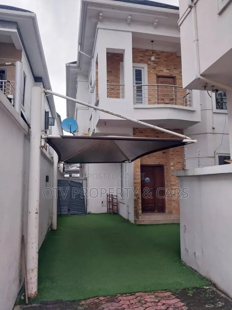 4bdrm Duplex in Chevron for sale