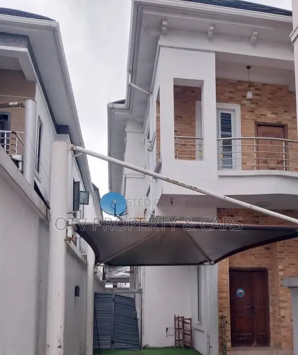 4bdrm Duplex in Chevron for sale