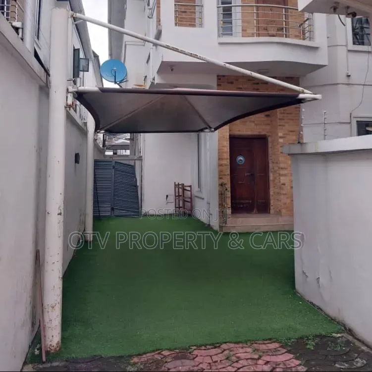 4bdrm Duplex in Chevron for sale