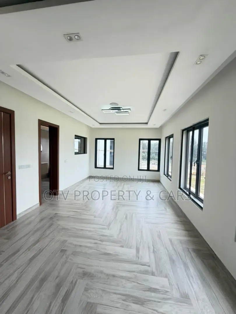 5bdrm Duplex in Banana Island for sale