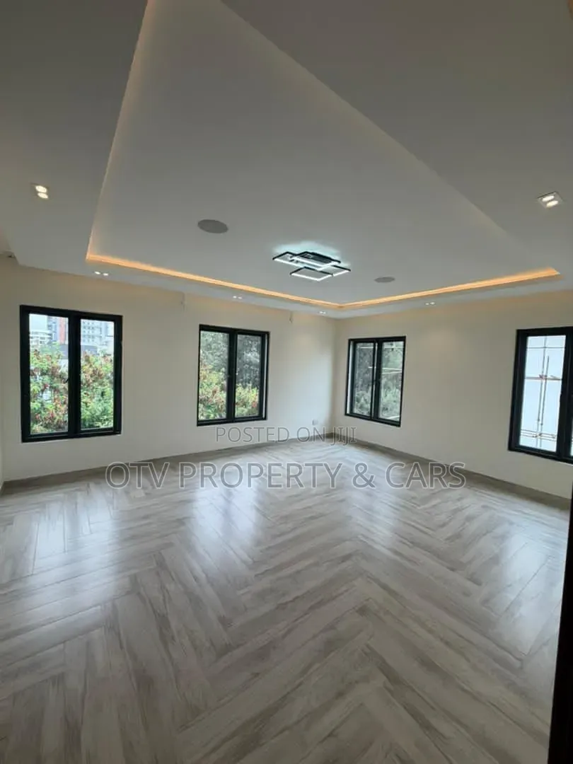 5bdrm Duplex in Banana Island for sale