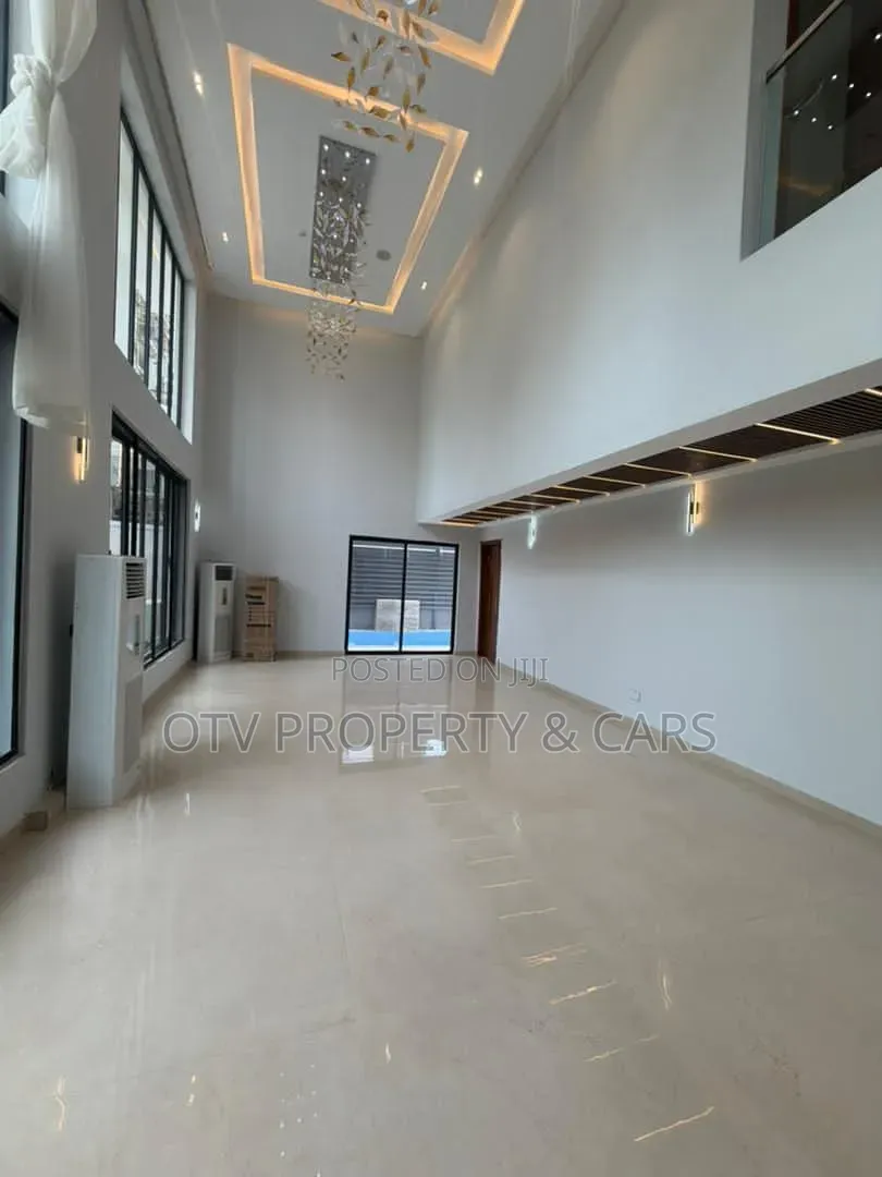 5bdrm Duplex in Banana Island for sale
