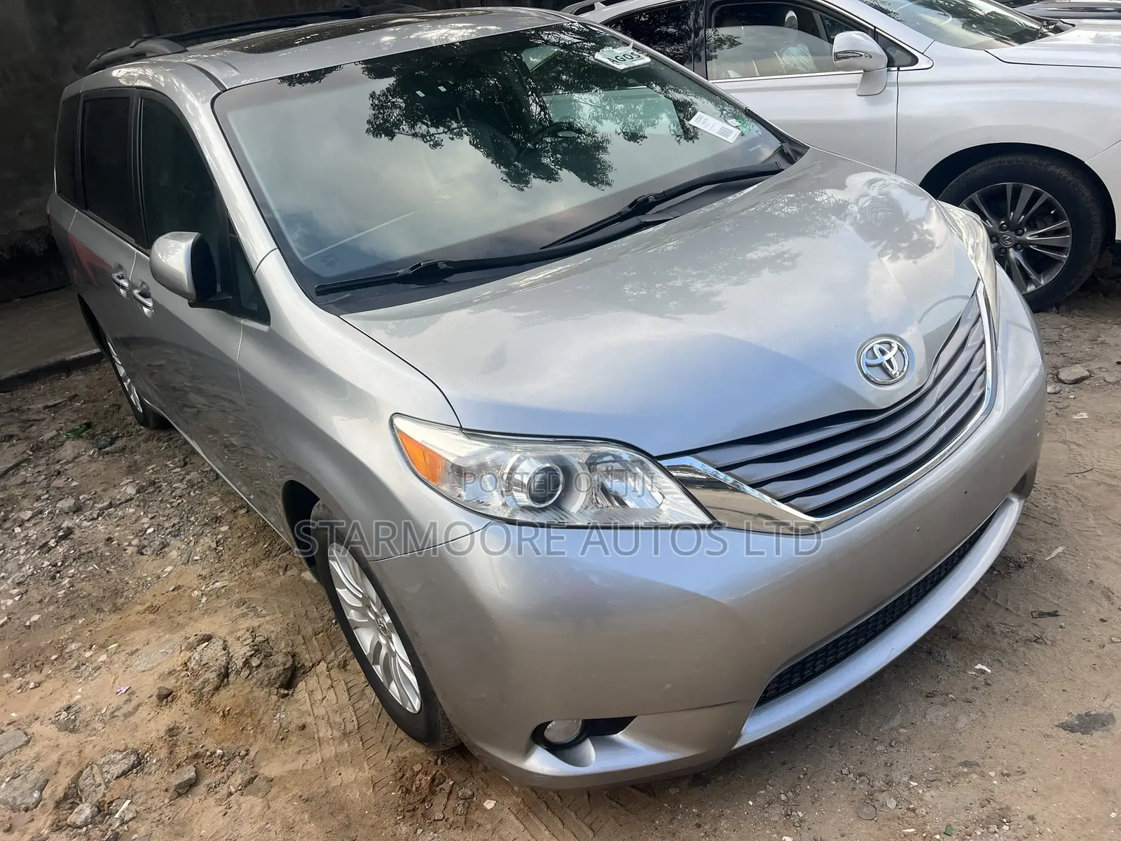 Toyota Sienna XLE 7 Passenger Auto Access Seat (3.5L 6cyl 6A) 2016