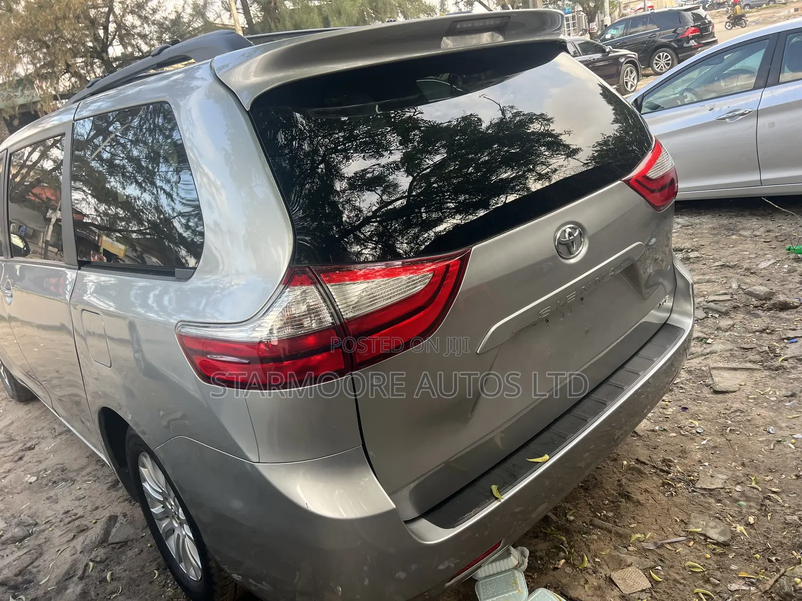 Toyota Sienna XLE 7 Passenger Auto Access Seat (3.5L 6cyl 6A) 2016