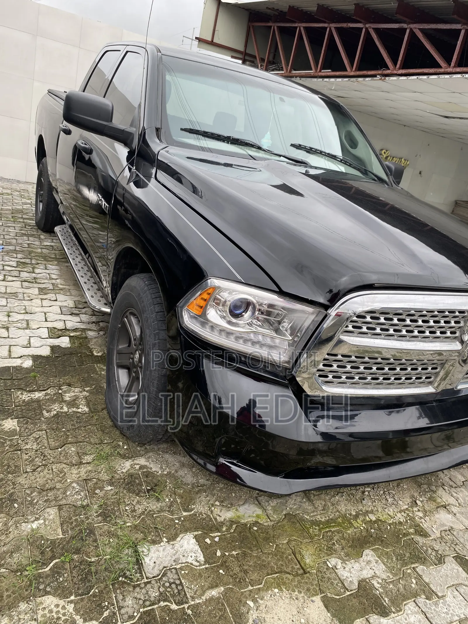 Dodge RAM 1500 Crew Cab 4x4 Laramie 2010 Black