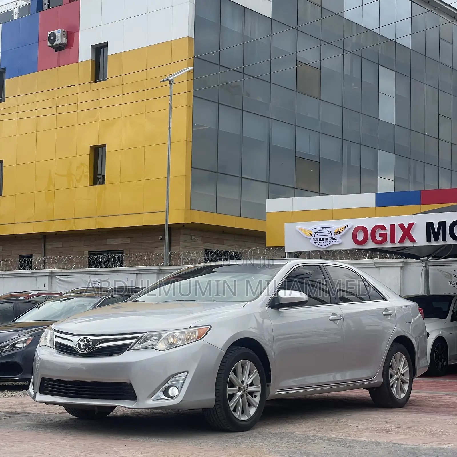 Toyota Camry XLE 4dr Sedan (2.5L 4cyl 6A) 2013 Silver