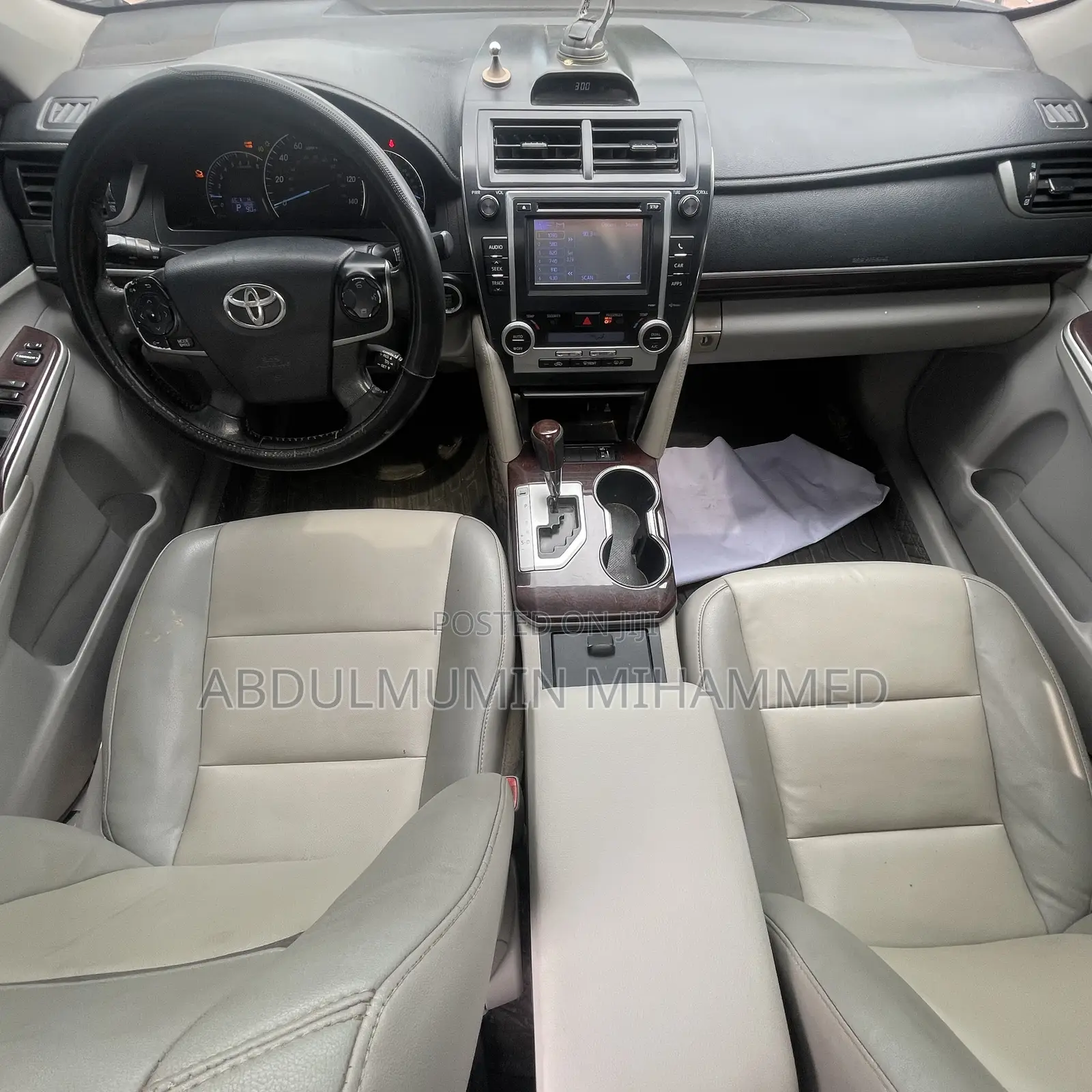Toyota Camry XLE 4dr Sedan (2.5L 4cyl 6A) 2013 Silver