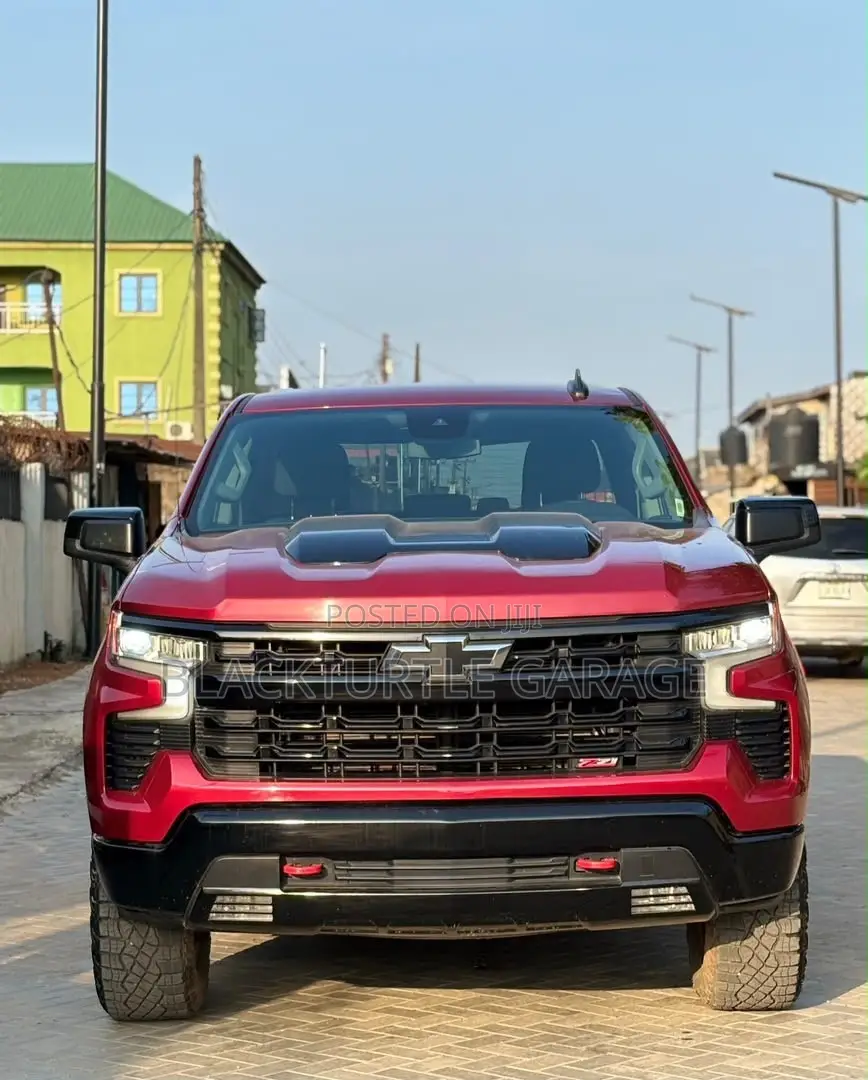 Chevrolet Silverado 2023 Red