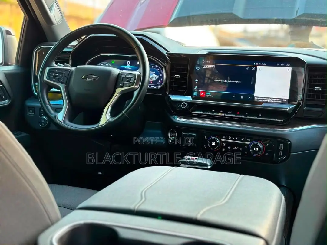 Chevrolet Silverado 2023 Red