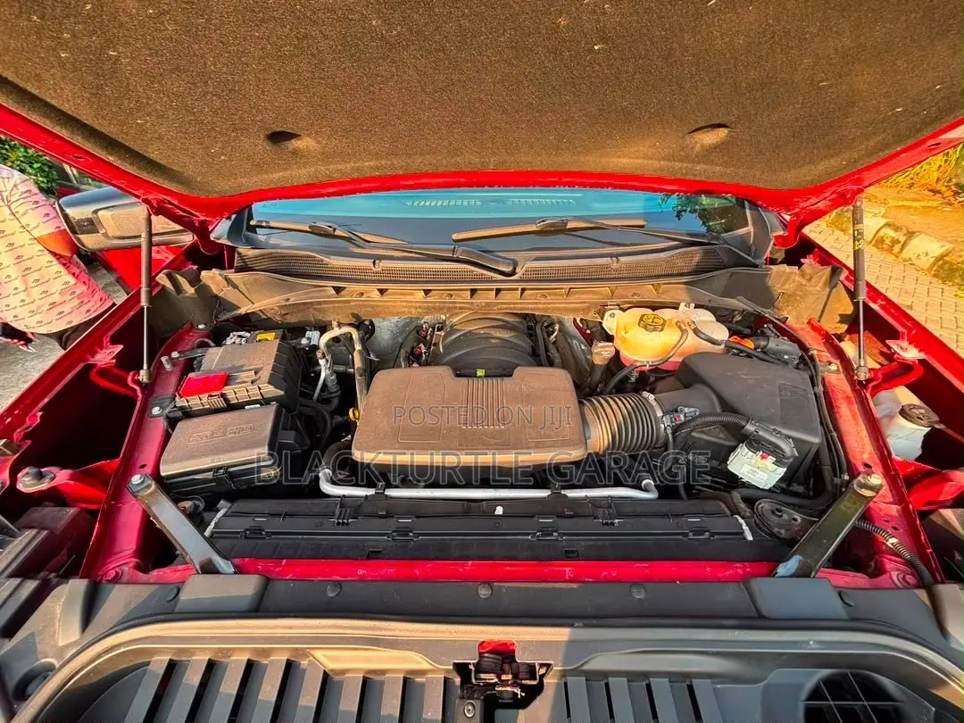 Chevrolet Silverado 2023 Red