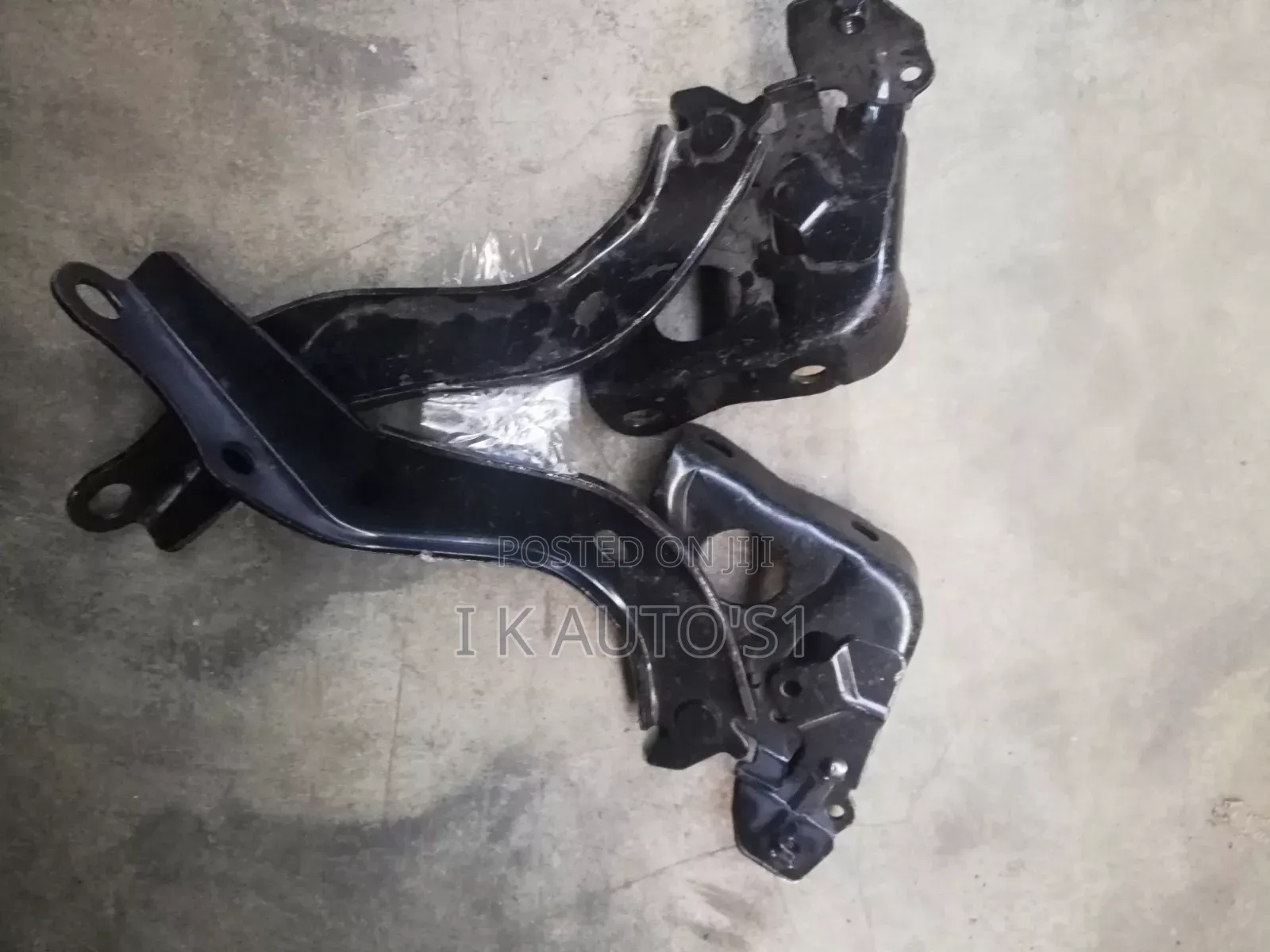 Bonnet Inches or Hanger for Highlanders 2020 to 2022