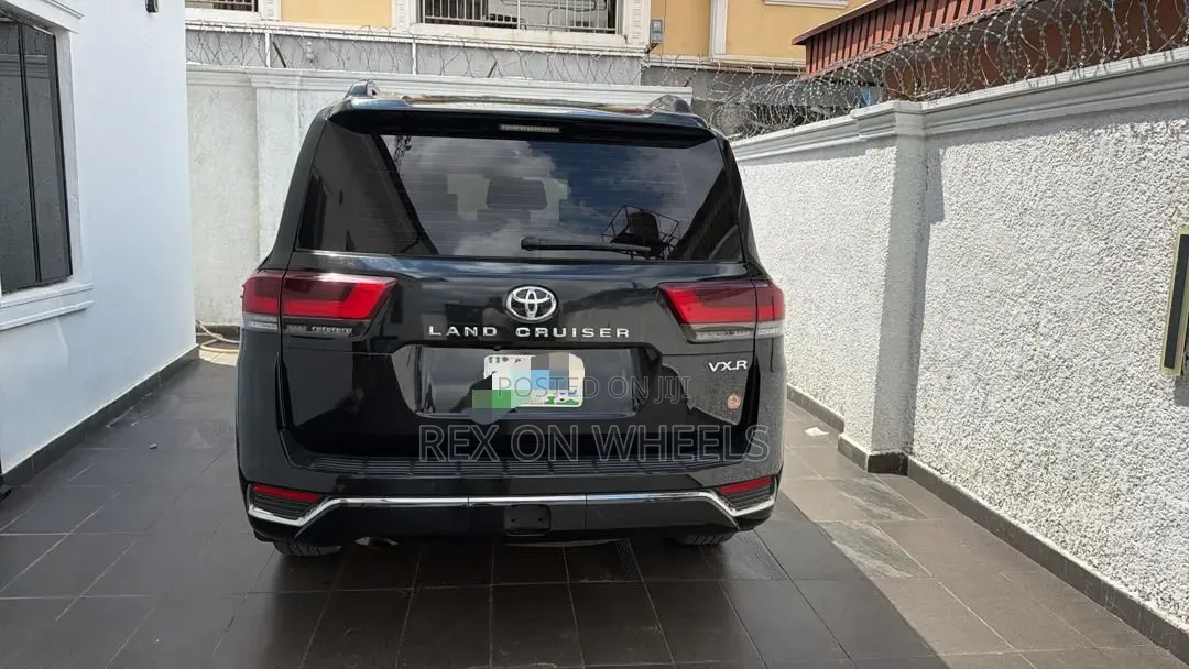 Toyota Land Cruiser 2023 Black