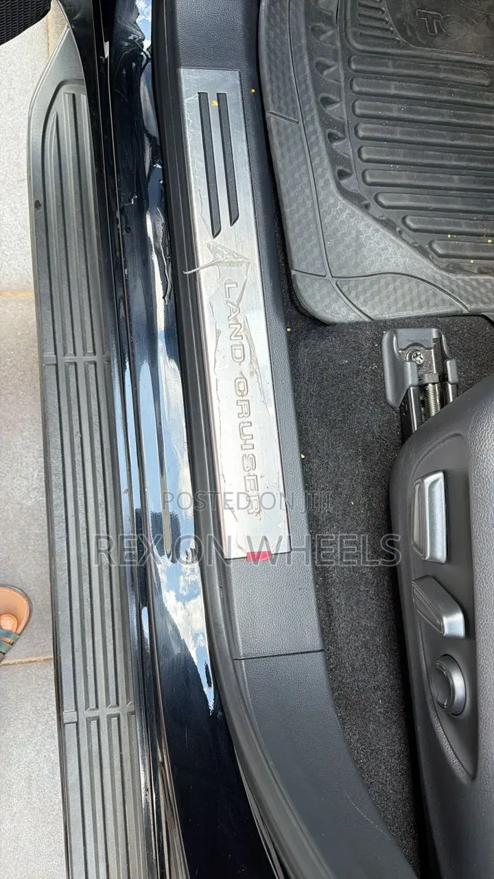 Toyota Land Cruiser 2023 Black