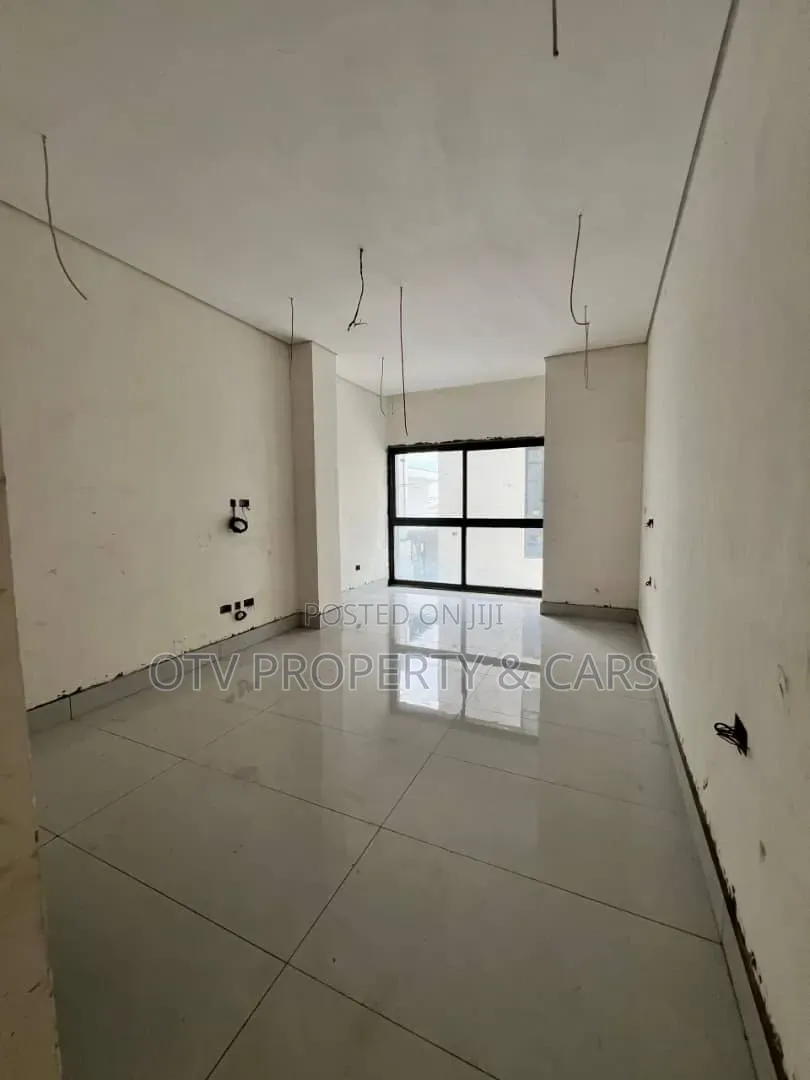 4bdrm Apartment in Banana Island for sale