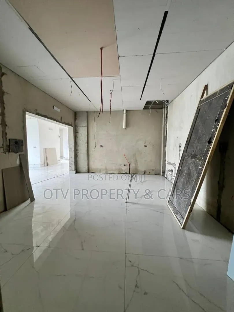 4bdrm Apartment in Banana Island for sale