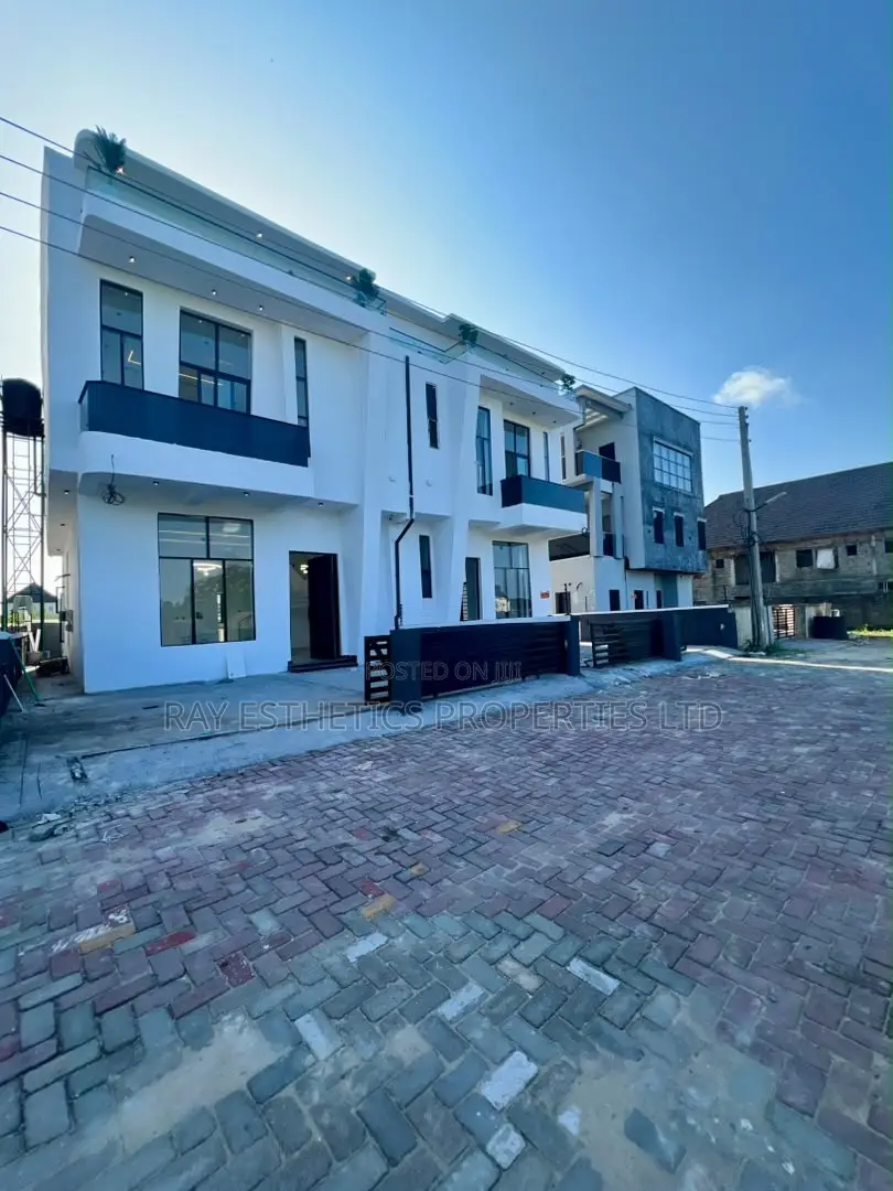 4bdrm Duplex in Sangotedo for sale