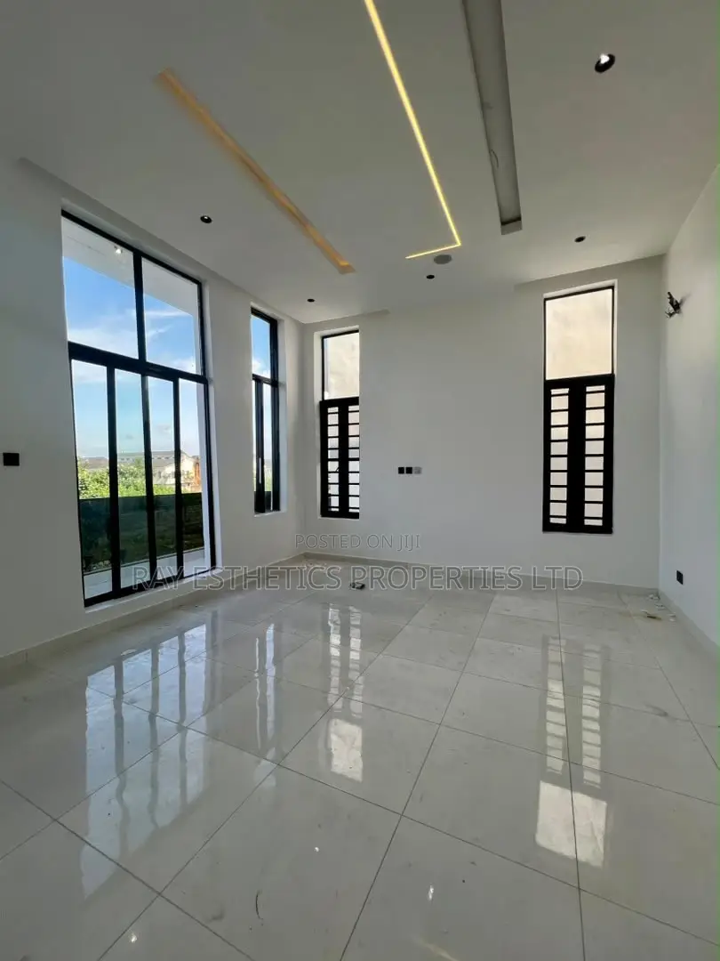 4bdrm Duplex in Sangotedo for sale