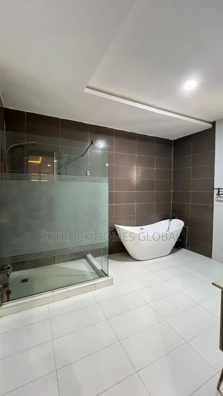 5bdrm Duplex in Ikate for rent