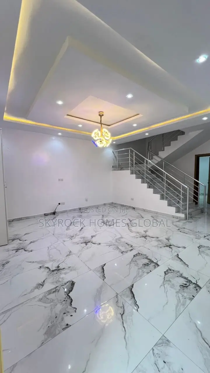 5bdrm Duplex in Ikate for rent