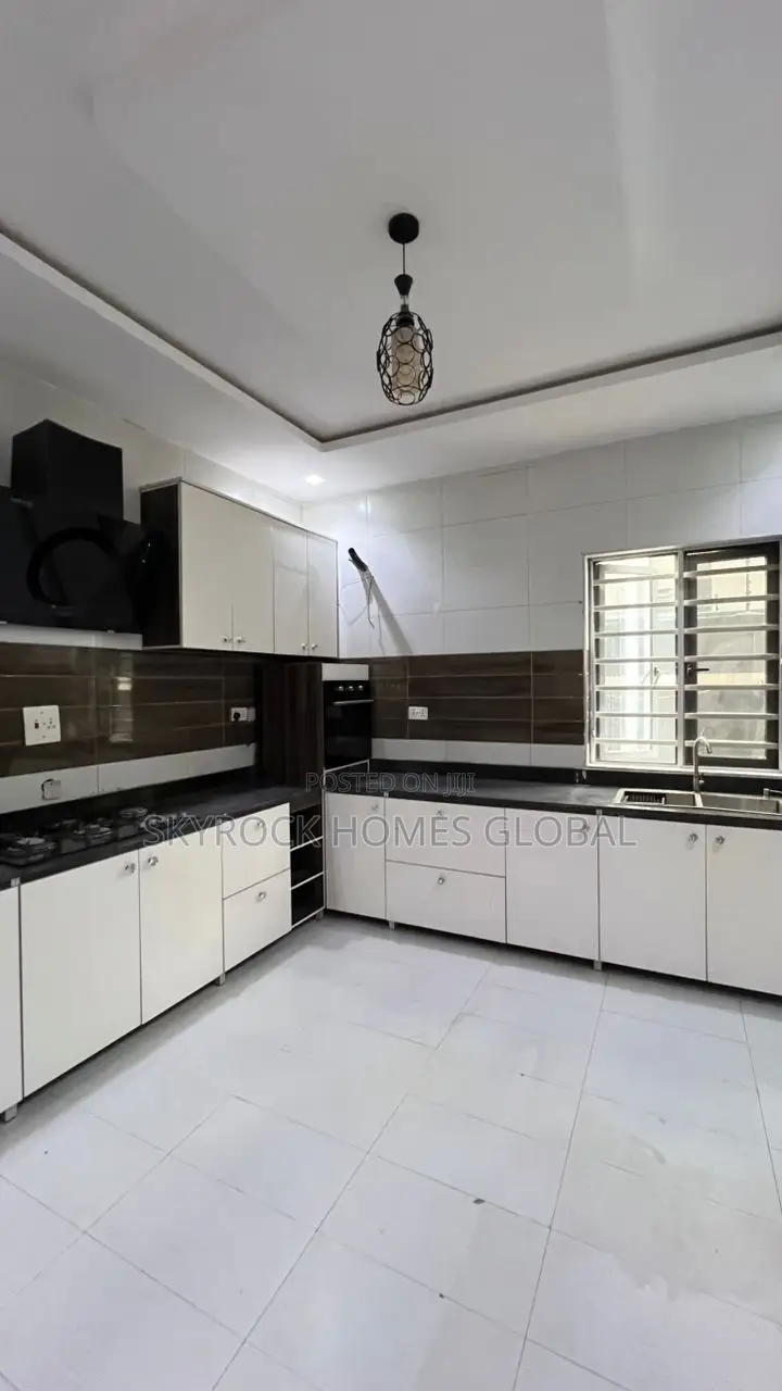 5bdrm Duplex in Ikate for rent