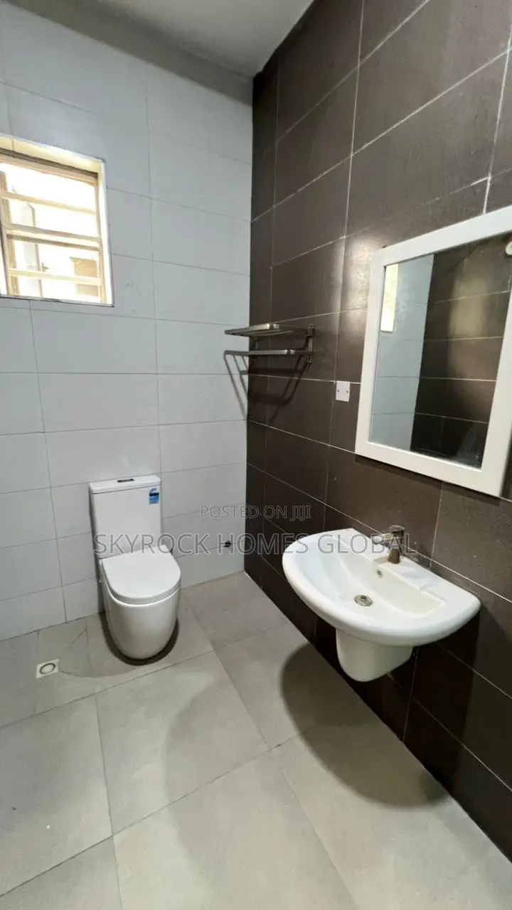 5bdrm Duplex in Ikate for rent