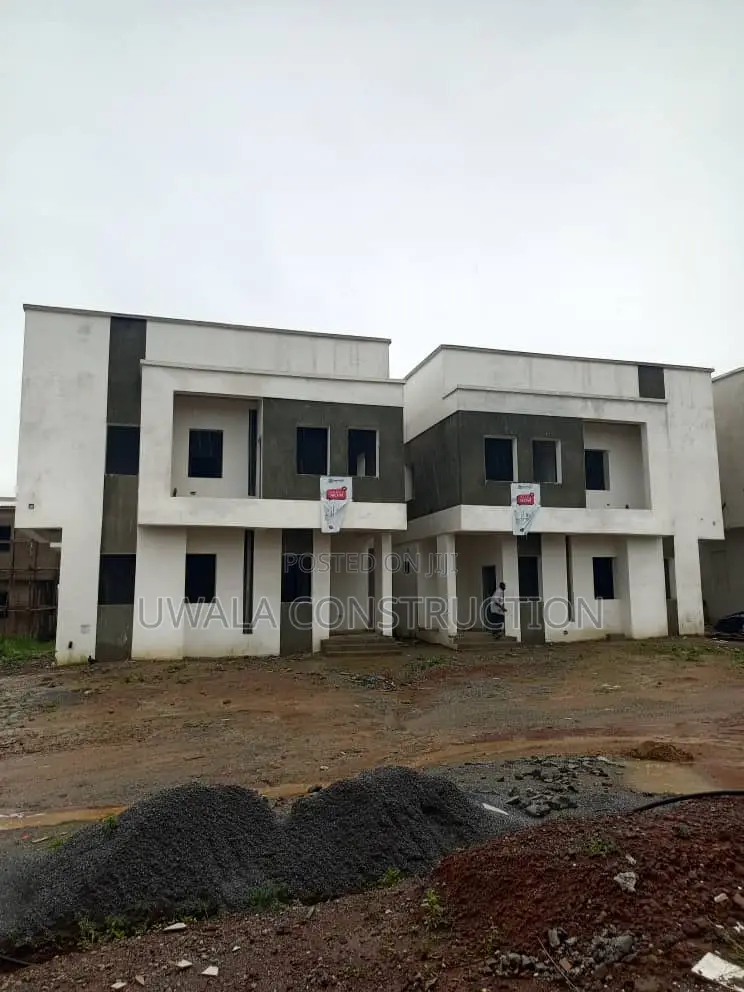 4bdrm Duplex in FHA for sale