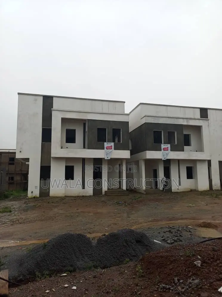 4bdrm Duplex in FHA for sale