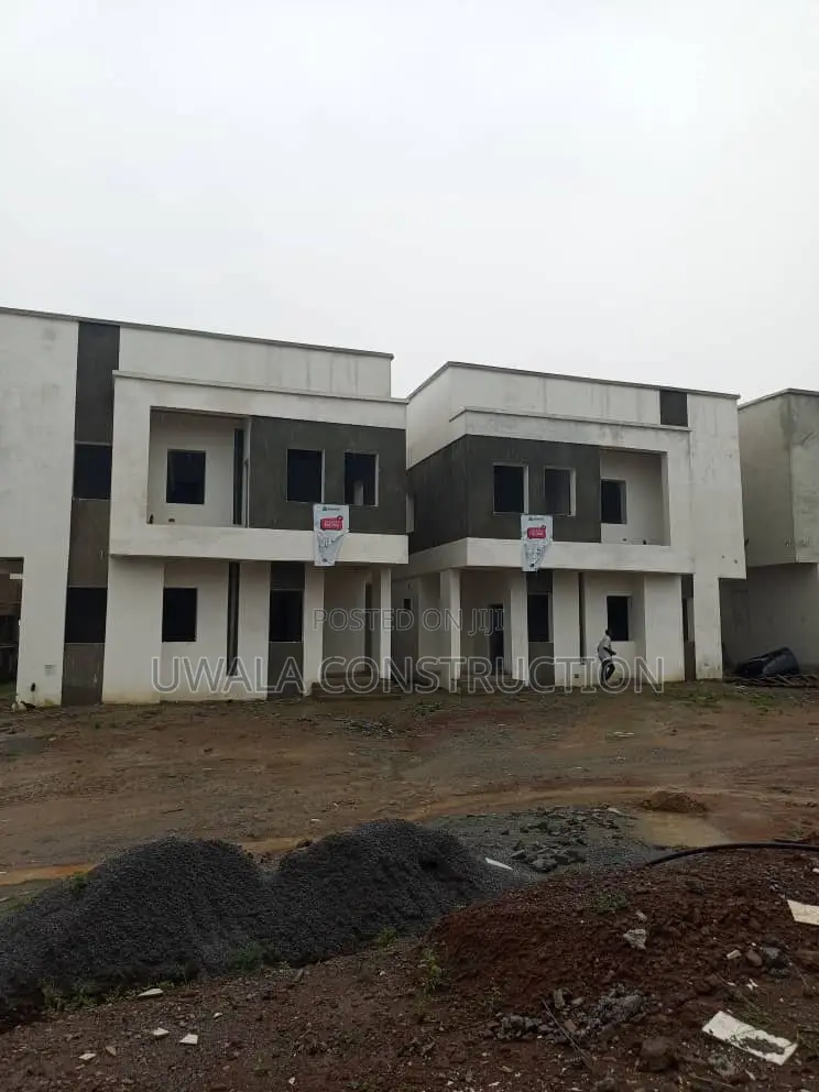 4bdrm Duplex in FHA for sale