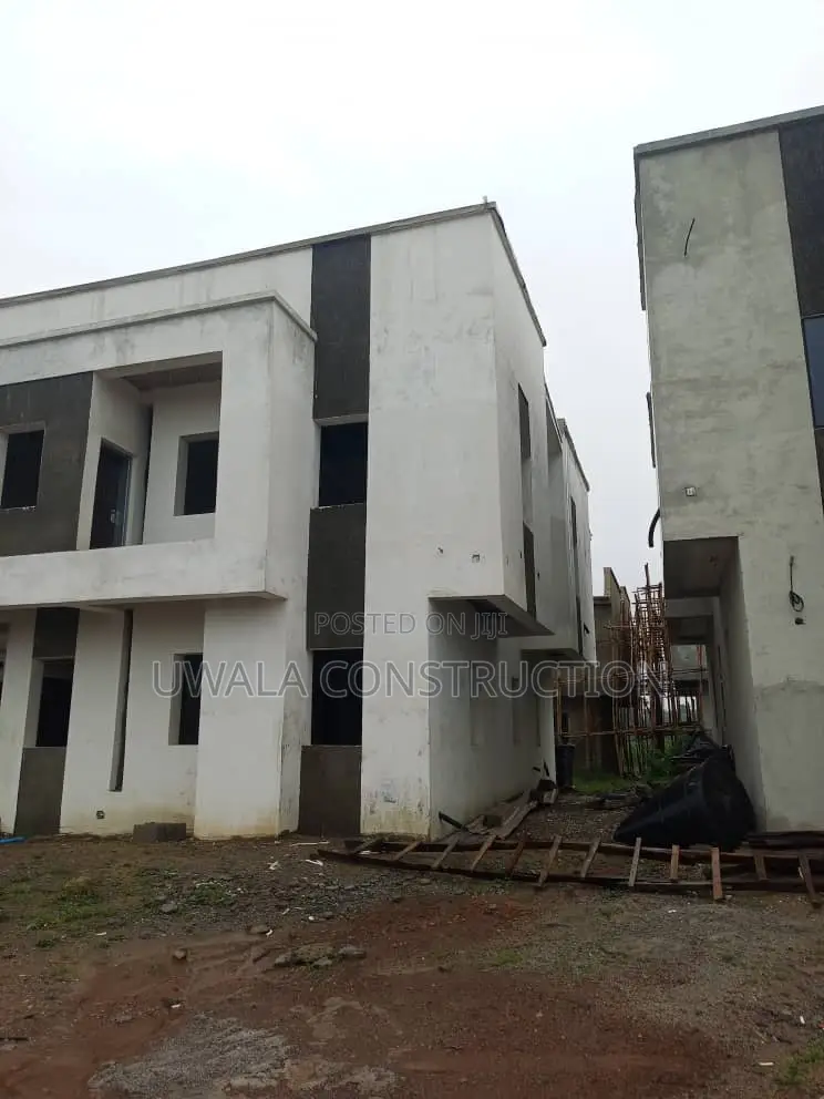 4bdrm Duplex in FHA for sale