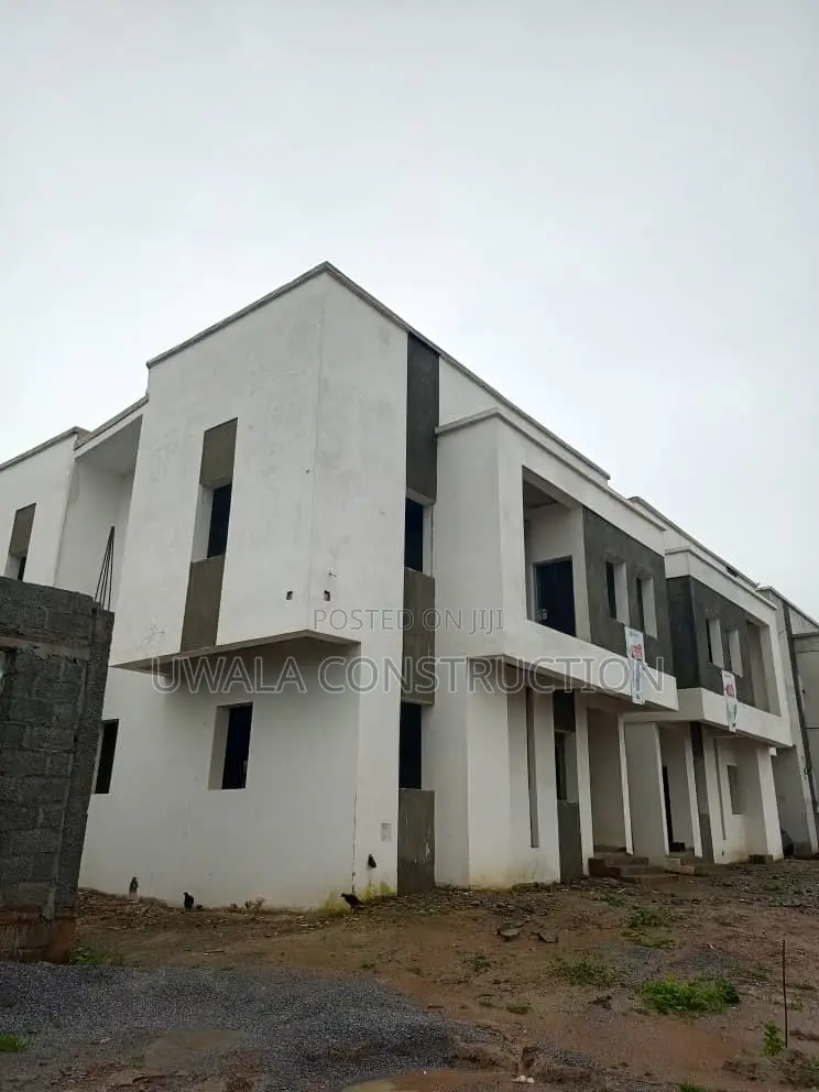 4bdrm Duplex in FHA for sale