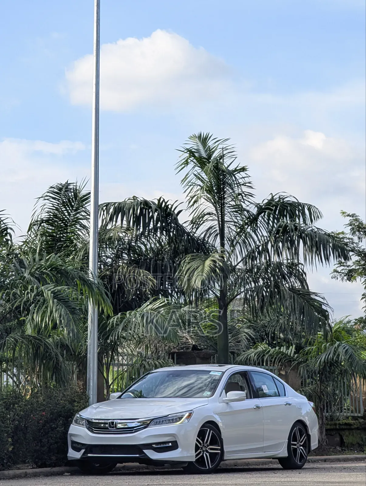 Honda Accord Touring 4dr Sedan FWD (3.5L 6cyl 6A) 2016 White