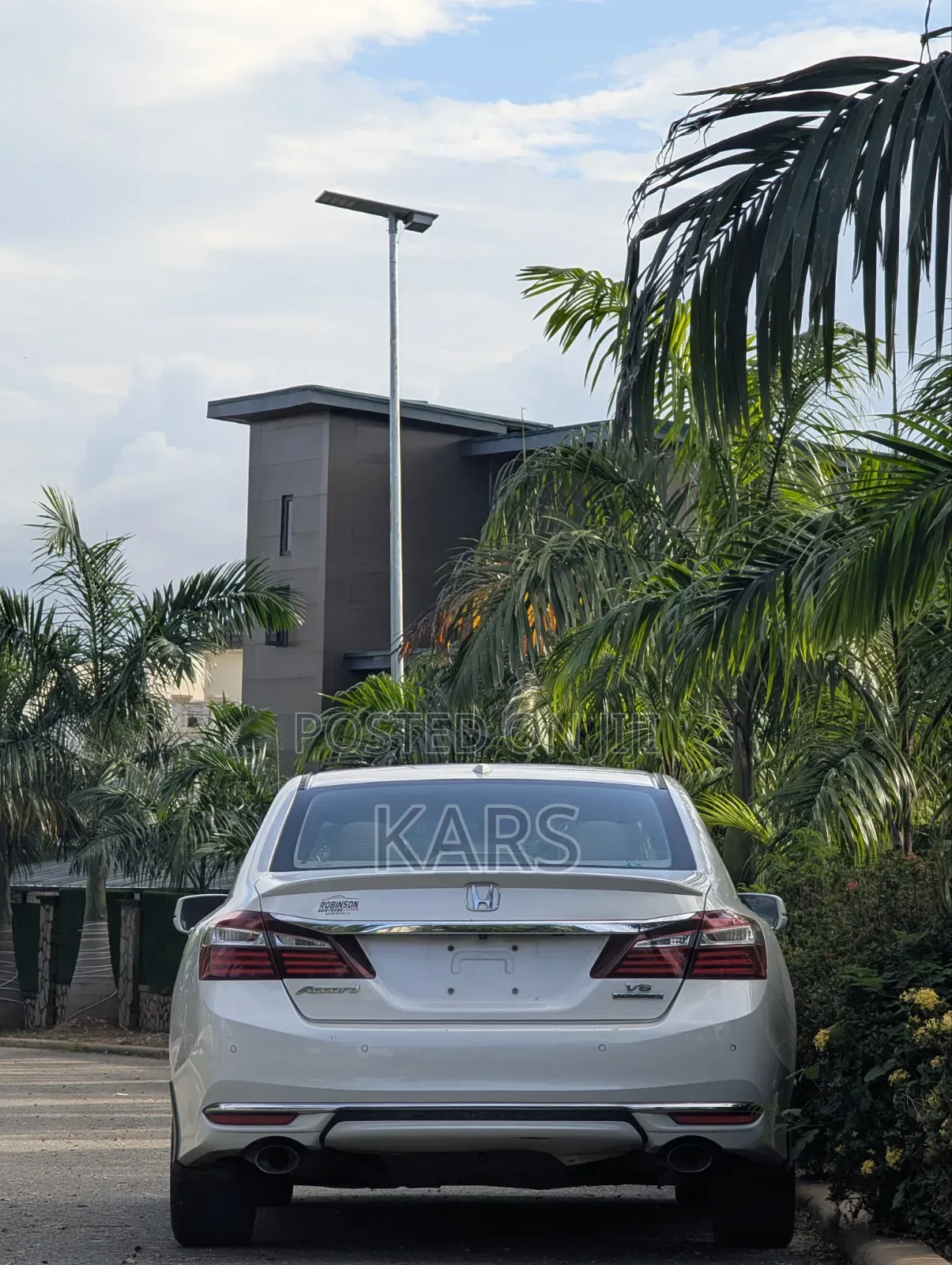 Honda Accord Touring 4dr Sedan FWD (3.5L 6cyl 6A) 2016 White