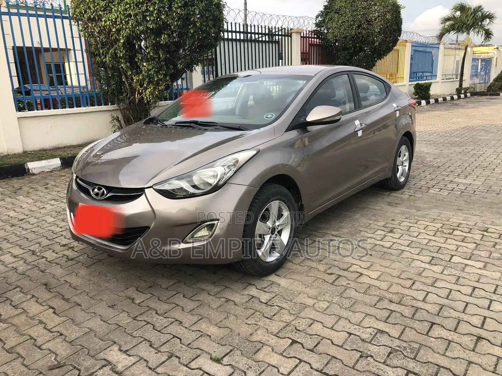 Hyundai Elantra 2013 Gold